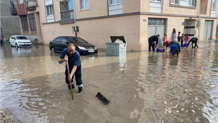 Yollar göle döndü, küreği alan rögara koştu! - yasam