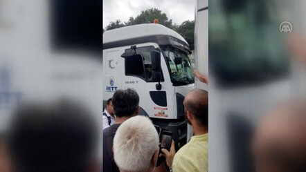 İstanbul’da ilginç kaza: İETT yardım aracı metrobüse çarptı - gundem