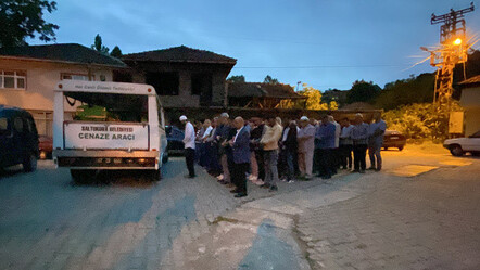 Kocası tarafından öldürülen anne ve 3 yaşındaki kızı yan yana defnedildi - yasam