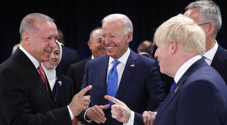NATO Zirvesi'nde güldüren diyalog: Boris'ten Erdoğan'a Türkçe iltifat - dunya