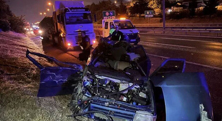 TEM’de feci kaza: TIR’a çarpan otomobildeki şoför yaralandı, yolcu öldü - yasam