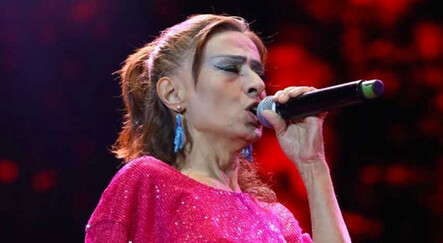 Yıldız Tilbe'den takdir toplayan hareket: Ezan'ı duydu, konsere ara verdi - magazin