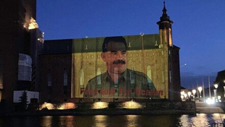 Yine İsveç yine PKK' skandalı! Teröristbaşı Öcalan'ın fotoğrafı yansıtıldı - gundem