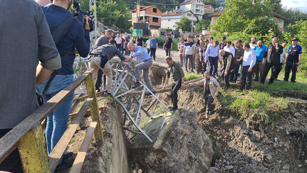 Bakan Soylu engel tanımadı! Yıkık köprüden geçip selzedelerle görüştü - gundem