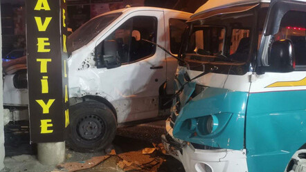Feci kaza! Ortalık savaş alanına döndü: Çok sayıda yaralı var - gundem