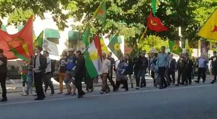 Muhtıra sonrası sokaklara döküldüler: Teröristler İsveç'te hükümet aleyhine slogan attı - dunya