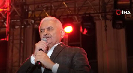 Murat Dalkılıç’ı bekleyen gençlere Binali Yıldırım türkü söyledi, o anlar gündem oldu - gundem