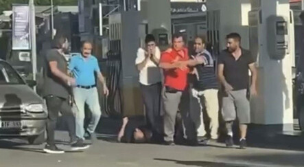 Trafikte makas atma muhaberesi: Yangın tüpüyle başına vurulan kişi hastanelik oldu - yasam