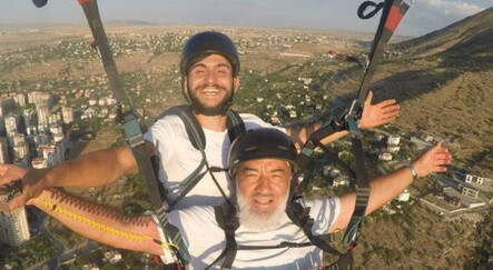 64 yaşındaki dede paraşütle dağdan atladı, heyecanlanınca tekbir getirdi - yasam