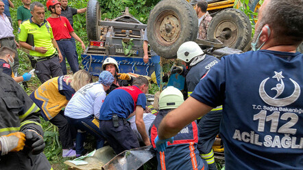 Babanın feci sonu! 13 yaşındaki oğluyla birlikte traktörün altında kaldı - yasam