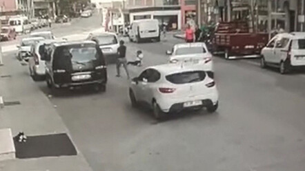 Dur ihtarına uymayan zanlı, araçla polise çarpıp kaçtı - gundem