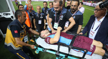 Edin Visca'nın durumu nasıl? Yere yığıldı, sahaya ambulans girdi! - spor