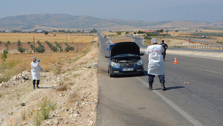 Gaziantep'te korkunç kaza! Alev alan araçtan inen aileyi otomobil ezdi - yasam