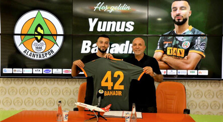 Hollanda altyapılı genç bek Yunus Bahadır, Alanyaspor'a 3 yıllık imza attı - spor