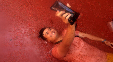 İspanya'da 'La Tomatina' festivali: 20 bin kişi birbirine 130 ton domates attı - gundem
