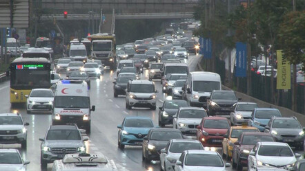 İstanbul'da beklenen yağmur başladı, trafik felç! - gundem