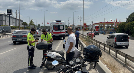 Kocaeli'de bariyerlere çarpan motosikletin sürücüsü yaralandı - yasam