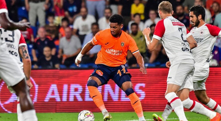 Medipol Başakşehir Royal Antwerp ile 1-1 berabere kaldı! 87'de kaçan galibiyet... - spor