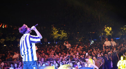 Sefo konserinde uçan tekmeli kavga: Gençler birbirine girdi - magazin