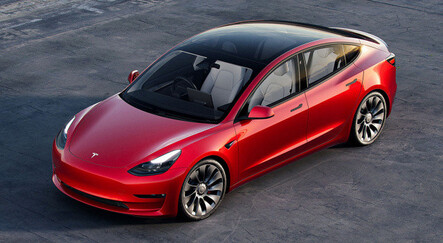 Tesla araçta yapay zeka at arabasını tır sandı - teknoloji