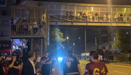 Trabzonsporlu taraftarlar Kopenhag'ın kaldığı otele akın etti - spor