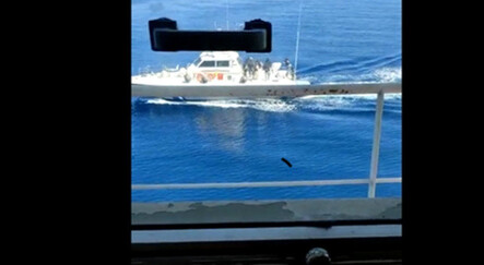 Ege denizinde sıcak saatler! Yunan botlarından Ro-Ro gemisine taciz ateşi - gundem