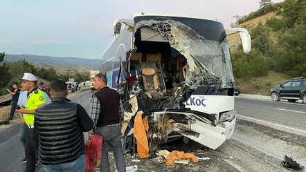 Kastamonu'da yolcu otobüsü traktör ile çarpıştı, ölü ve yaralılar var - yasam