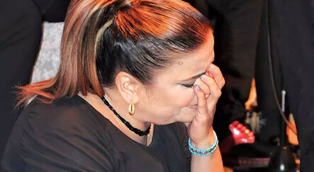 Kibariye, annesinin ölümünden sonra ilk kez sahneye çıktı…  Dinleyicilere ricası yürek burktu - magazin