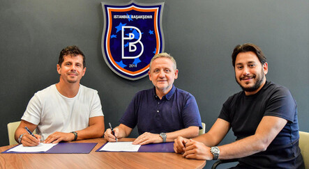 Medipol Başakşehir'den Emre Belözoğlu'na güvenoyu... Sözleşmeyi uzattı, pro lisans eğitimine başlıyor - spor