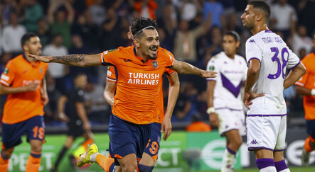 Medipol Başakşehir'den Fiorentina'ya futbol dersi! 3-0'lık galibiyette 2 gol Serdar Gürler'den - spor