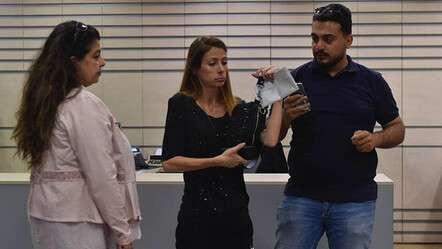 Lübnan'da parasını çekemeyen milletvekili banka şubesini bastı! - dunya