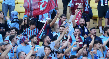 Monaco - Trabzonspor maçında skandal! Trabzonspor taraftarlarını köpekler aradı - spor