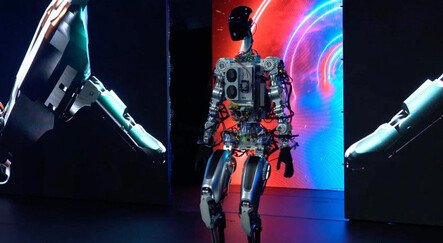 Tesla insansı robotu Optimus'u tanıttı: Sahnede dans eden robotun fiyatı açıklandı! - teknoloji